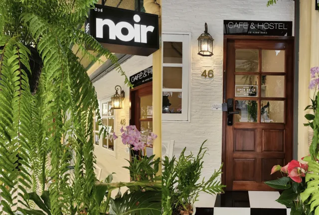 Hotellbilder av Noir Cafe And Hostel Chinatown - nummer 1 av 45
