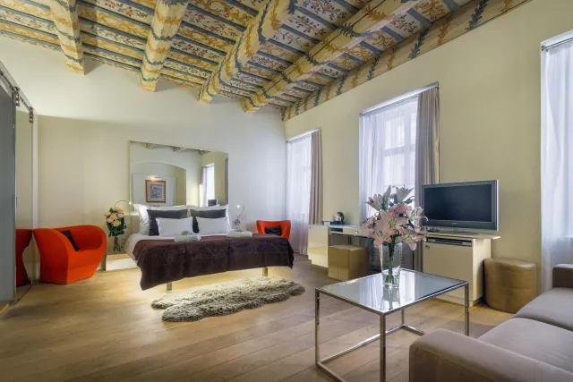 Billede av hotellet Three Storks Hotel - nummer 1 af 10