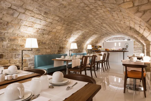Billede av hotellet Best Western Jardin De Cluny - nummer 1 af 10