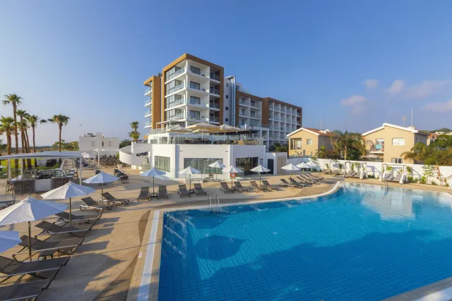 Billede av hotellet Leonardo Crystal Cove Hotel and Spa by the Sea - nummer 1 af 10