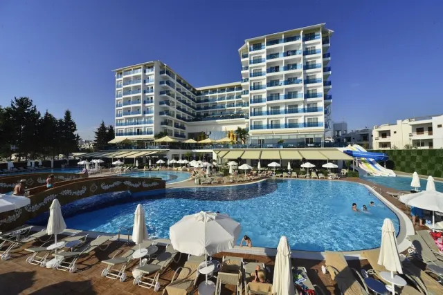 Billede av hotellet Azura Deluxe Resort & Spa Hotel - nummer 1 af 10