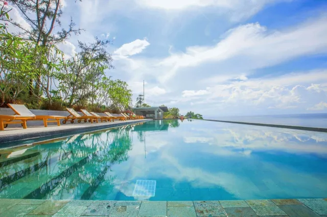 Billede av hotellet Norn Talay Surin Beach Phuket (ex Surin Beach Resort) - nummer 1 af 10