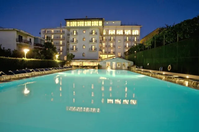Hotellbilder av Grand Hotel Flora - nummer 1 av 51