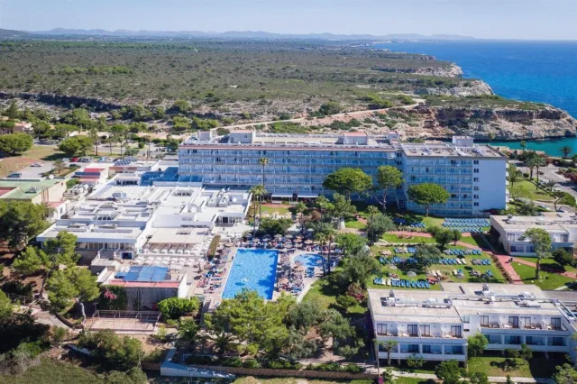 Billede av hotellet Aluasun Cala Antena - nummer 1 af 8