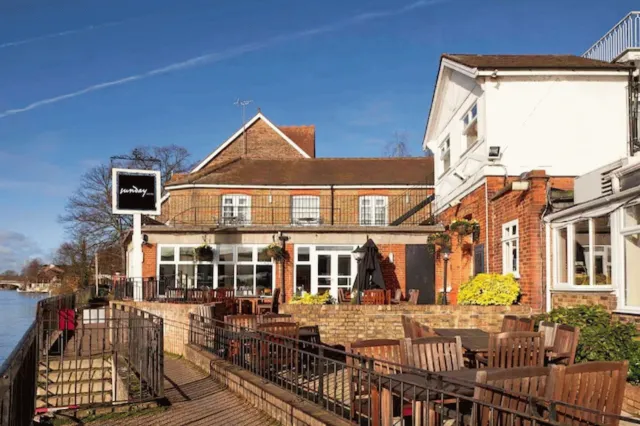 Billede av hotellet Sunday London Staines-upon-Thames Heathrow T5 - nummer 1 af 10