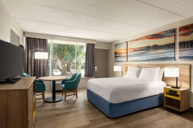 Hotellbilder av Days Inn by Wyndham Cocoa Beach Port Canaveral - nummer 1 av 47