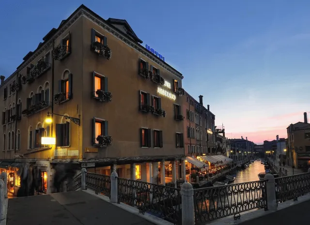 Billede av hotellet Hotel Arlecchino - nummer 1 af 49