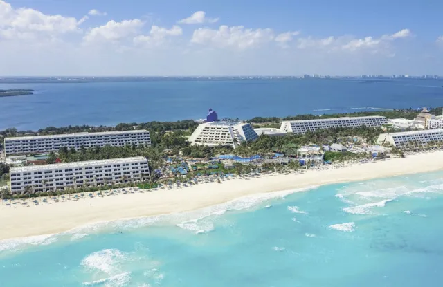 Billede av hotellet The Pyramid Cancun By Oasis - - nummer 1 af 75
