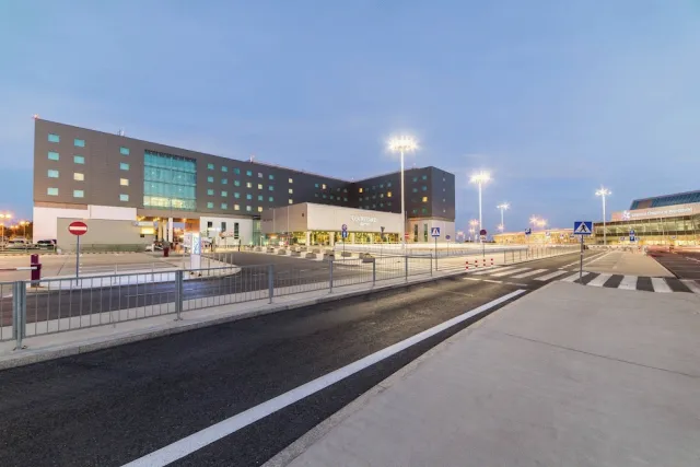 Billede av hotellet Courtyard by Marriott Warsaw Airport - nummer 1 af 58