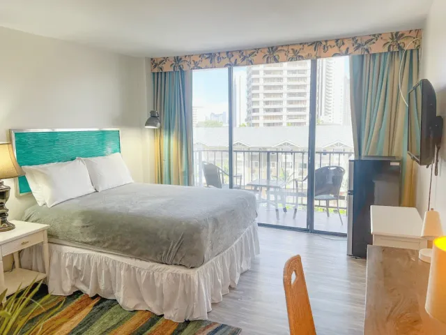 Hotellbilder av Homey Aqua Palms Studio Condo by RedAwning - nummer 1 av 26
