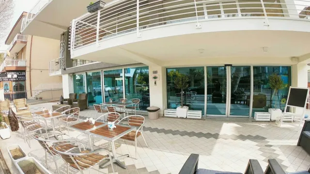 Hotellbilder av hotel half moon restaurant - nummer 1 av 35