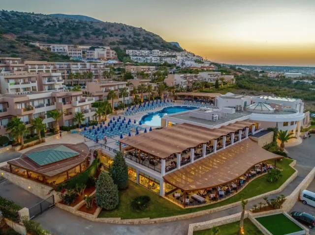 Hotellbilder av Grand Hotel Holiday Resort - nummer 1 av 66