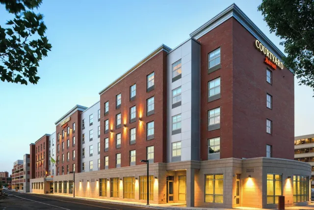 Billede av hotellet Courtyard by Marriott Edgewater NYC Area - nummer 1 af 54