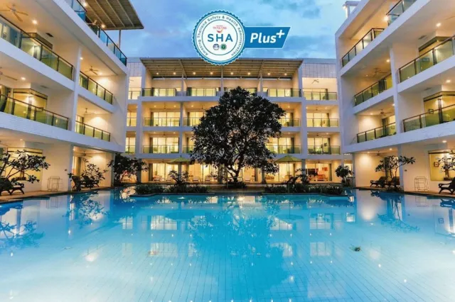 Hotellikuva The Old Phuket - Karon Beach Resort - numero 1 / 57