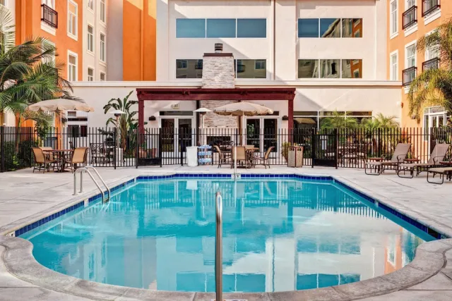 Hotellbilder av Embassy Suites by Hilton Valencia - nummer 1 av 38