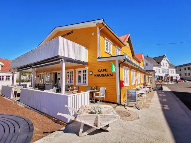Hotellbilder av Henningsvær Guesthouse - nummer 1 av 54