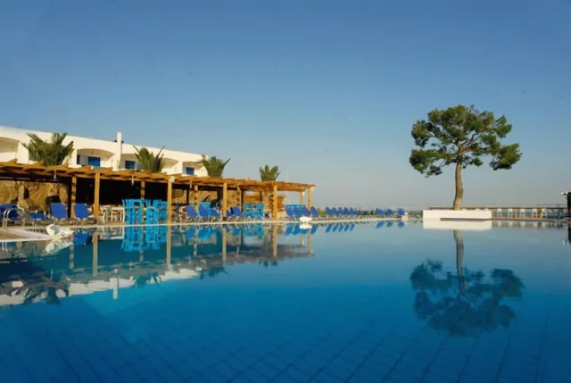 Billede av hotellet Kinetta Beach Resort & Spa - - nummer 1 af 48