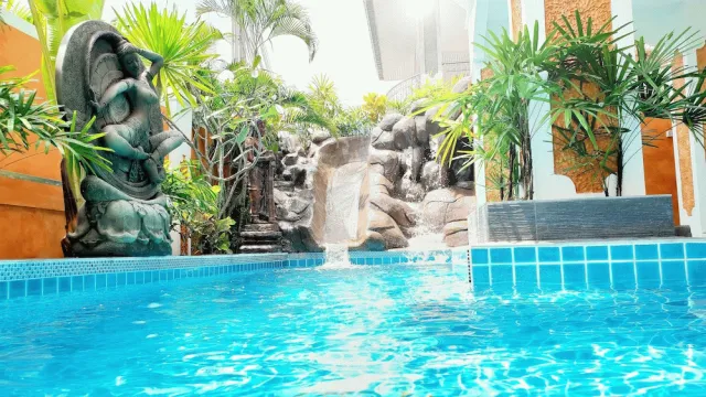 Billede av hotellet JOOPLAND Luxury Pool Villa Pattaya Walking Street 6 Bedrooms - nummer 1 af 37