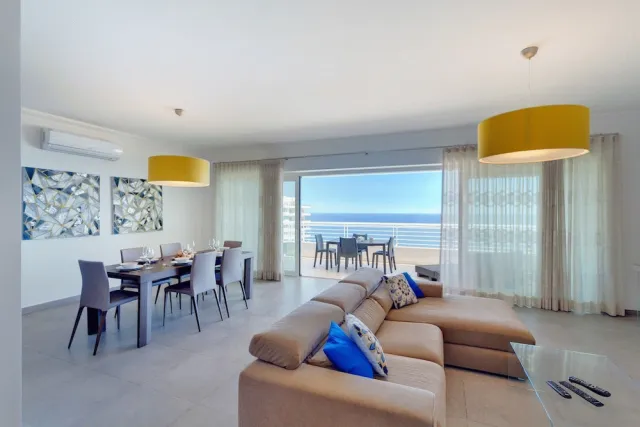 Hotellbilder av Stunning Seafront Lux Apt, Fort Cambridge wt Pool - nummer 1 av 42