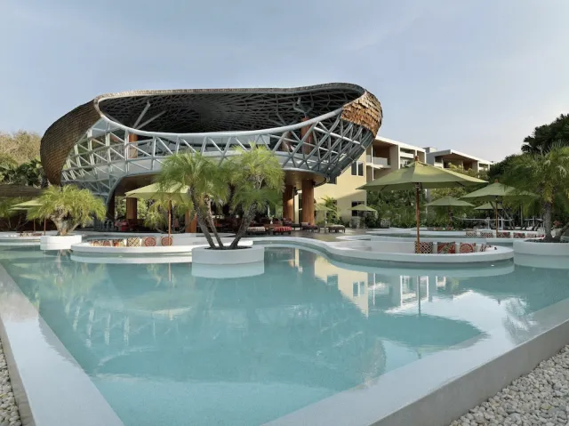 Hotellbilder av Wyndham Grand Nai Harn Beach Phuket - nummer 1 av 34