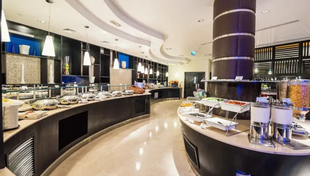 Hotellikuva Holiday Inn Express Dubai Airport, an IHG Hotel - numero 1 / 47