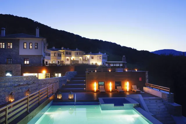 Billede av hotellet 12 Months Luxury Resort - nummer 1 af 100