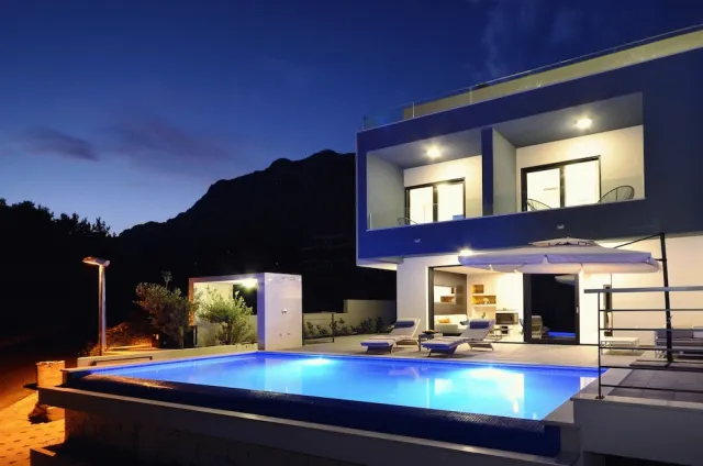 Hotellbilder av Villa Nina Makarska With Heated Infinity Pool of 33 m2 and Stunning sea Views - nummer 1 av 38