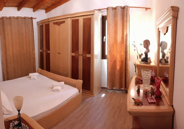 Billede av hotellet Family Villa in Sani - Sleeps 6 - Parking - Wifi - nummer 1 af 10