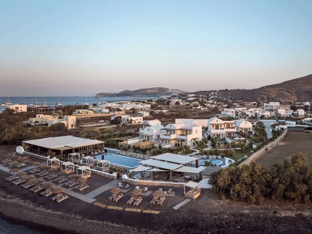Billede av hotellet Sea Breeze Santorini Beach Resort, Curio Collection Hilton - nummer 1 af 10