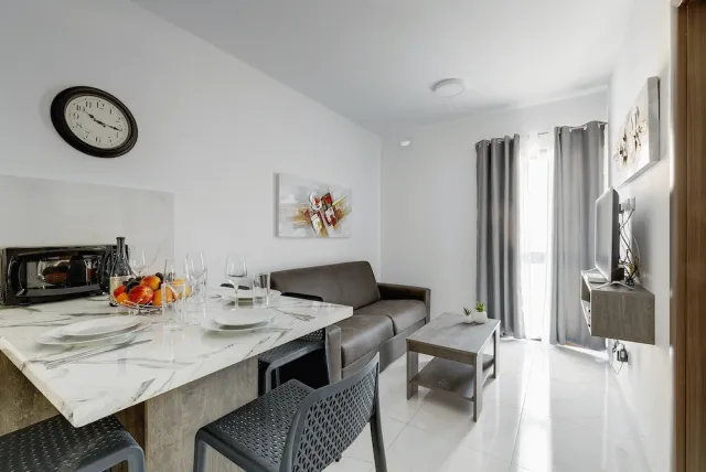 Hotellbilder av Chic 2BR Penthouse Steps From the Promenade - nummer 1 av 43