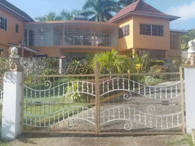 Hotellbilder av Holiday House at Villa Montego - nummer 1 av 78