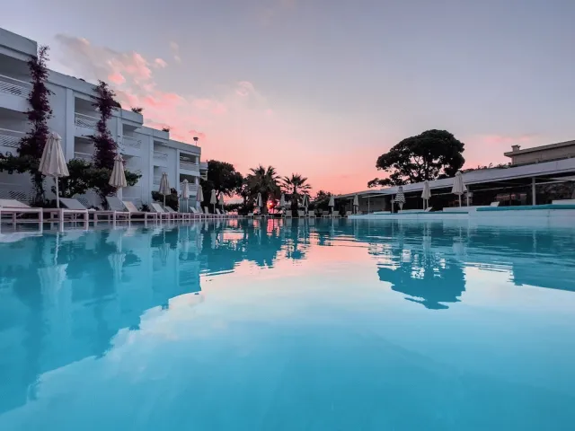 Hotellbilder av Marathon Beach Resort - nummer 1 av 70