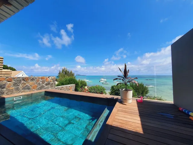 Billede av hotellet Luxury beachfront villa with private pool and cozy Pavillon with private jacuzzi on rooftop terrace - nummer 1 af 87
