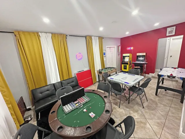 Billede av hotellet Unique Escape GameRoom! Bar, BBQ, Spacious, and Near Beach - nummer 1 af 50