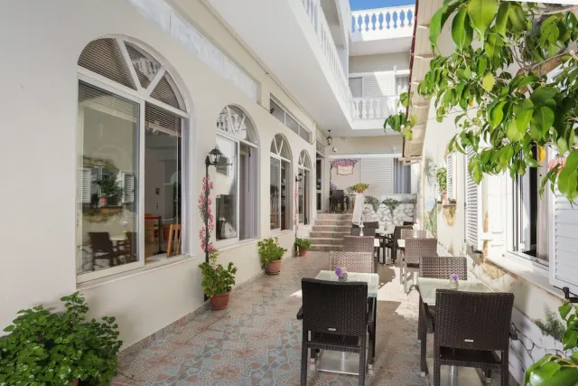Billede av hotellet Bella Vista Beach Hotel and Studios - nummer 1 af 16