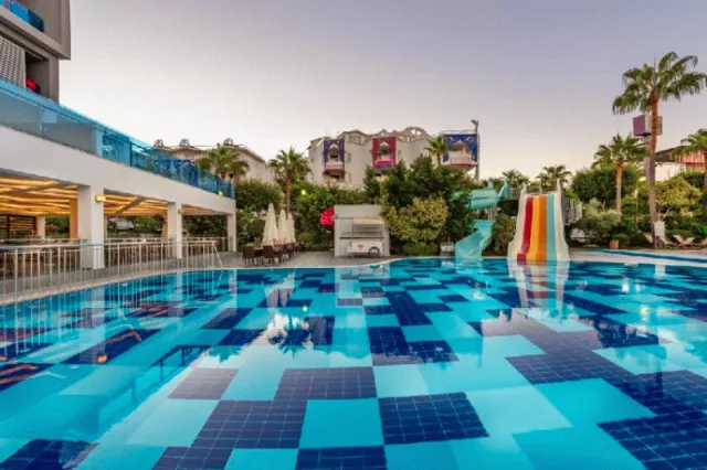 Billede av hotellet White City Beach Hotel - nummer 1 af 10