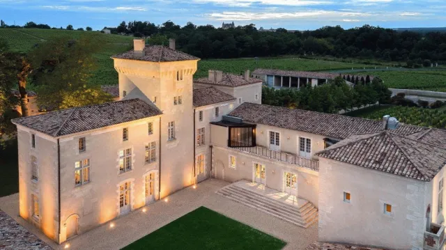 Billede av hotellet Château Lafaurie-Peyraguey Hôtel & Restaurant LALIQUE - nummer 1 af 21