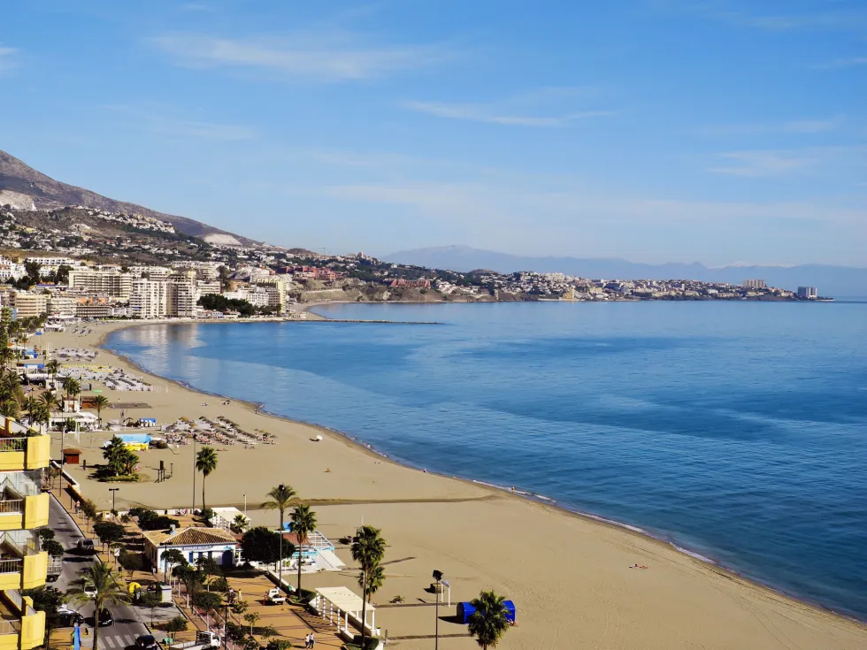 Fuengirola er kendt for sin lange, dejlige strand og store udbud af aktiviteter 