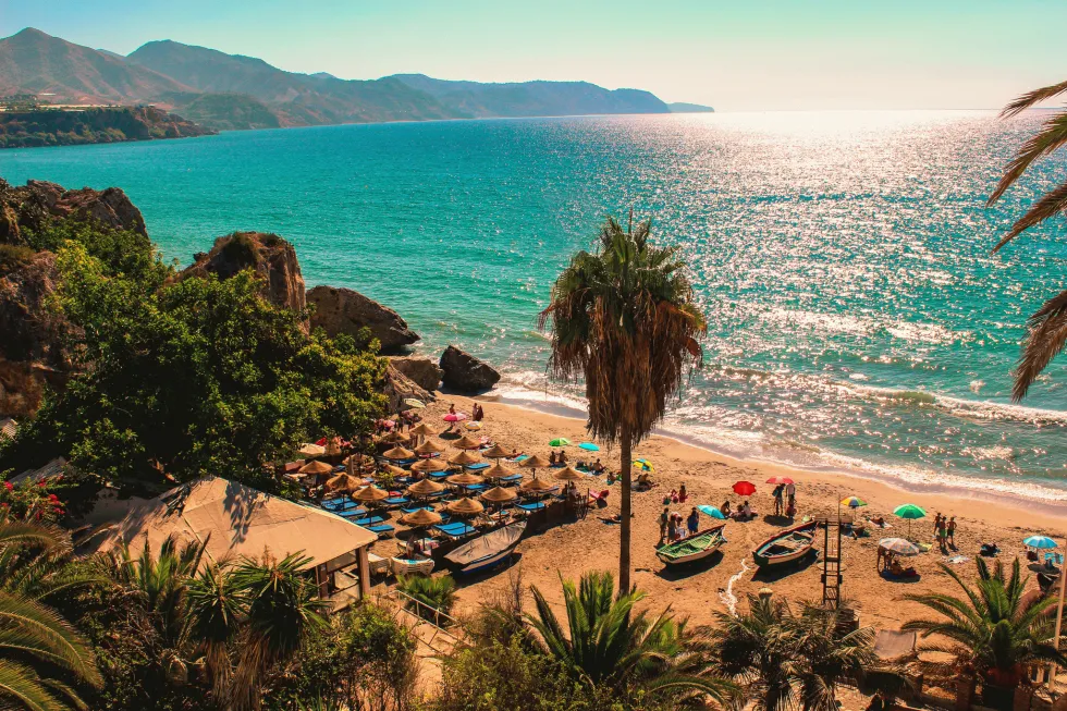 Solnedgang over stranden i Nerja 